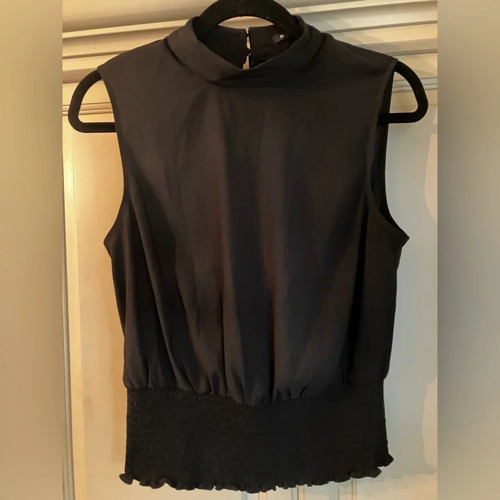 Express black Buttoned sleeveless Top medium nwt - Picture 1 of 4